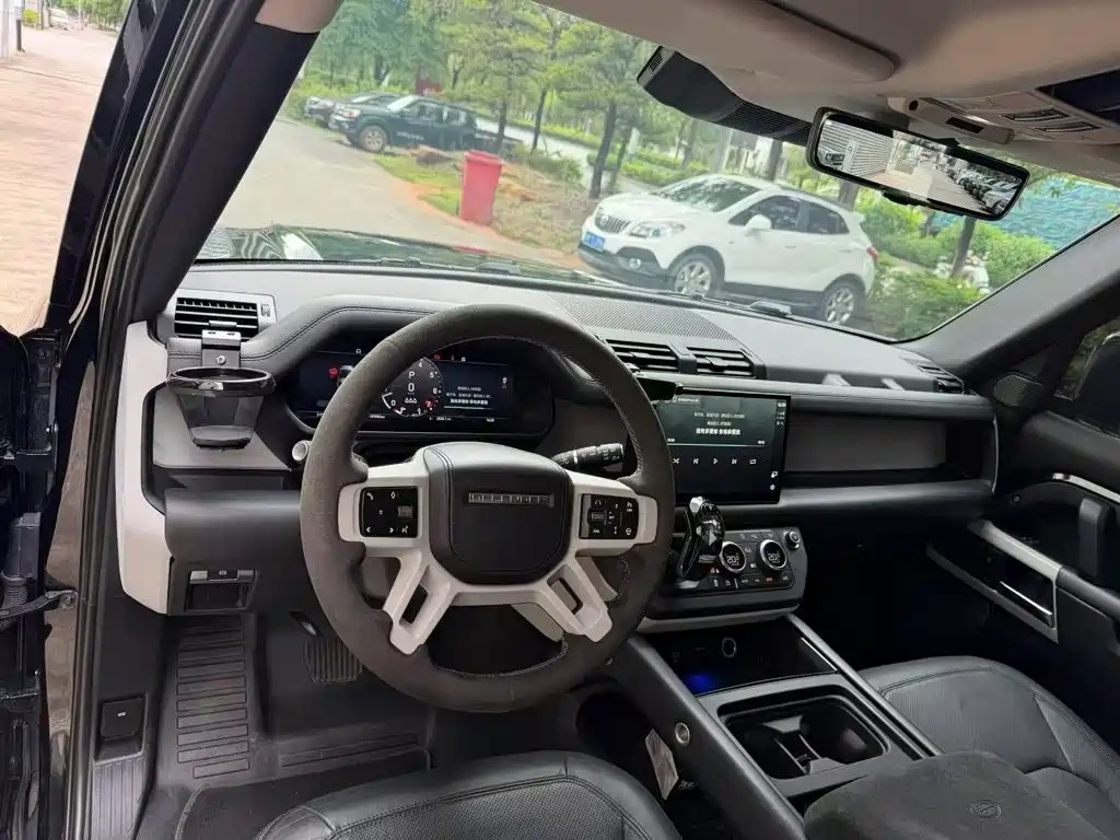Фото 8 - Land Rover Defender