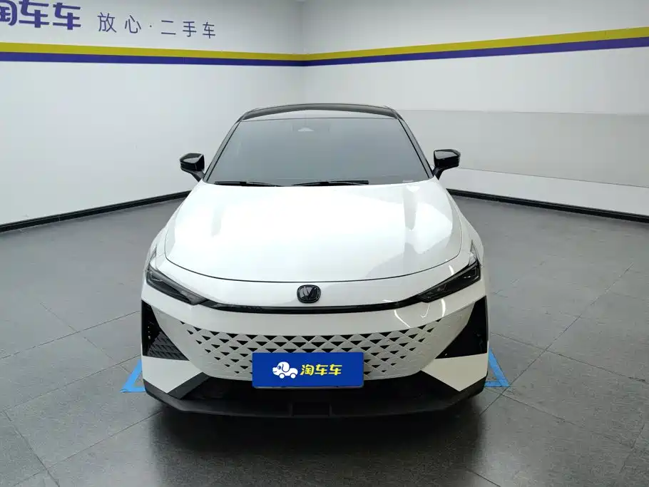Фото 2 - Changan UNI-V