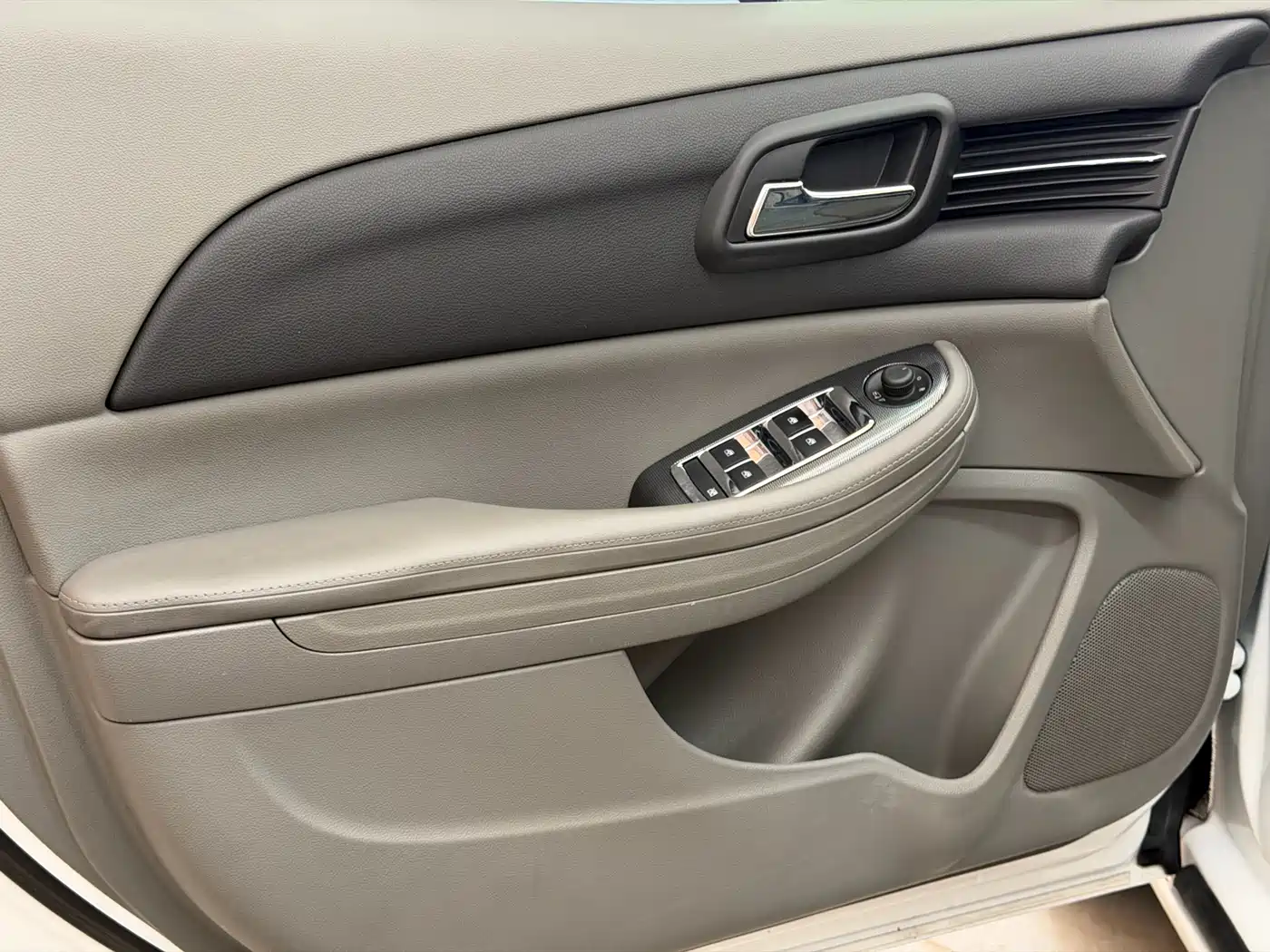 Chevrolet Malibu 2014 2.0L Automatic Luxury фото 10
