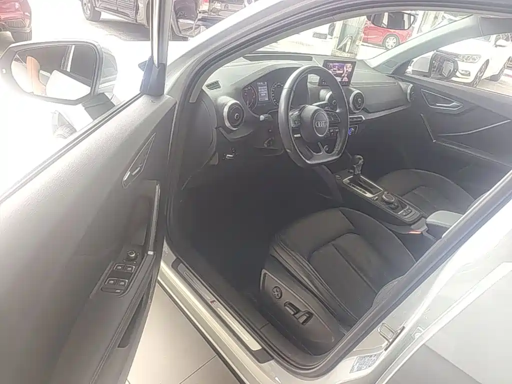 Фото 16 - Audi Q2L