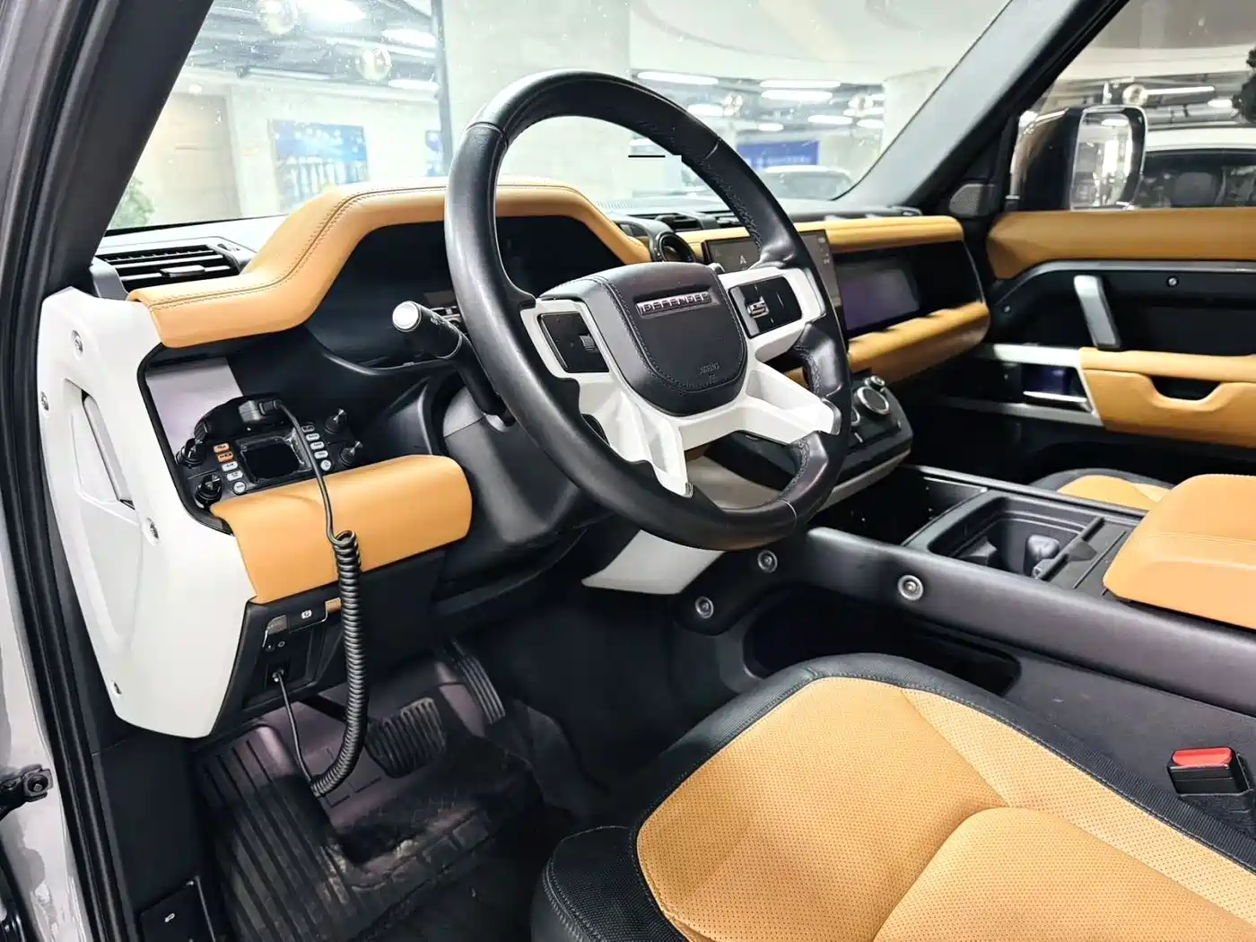 Photo 6 - Land Rover Defender