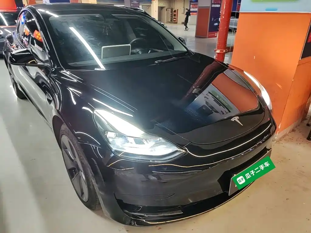 Фото 4 - Tesla Model 3