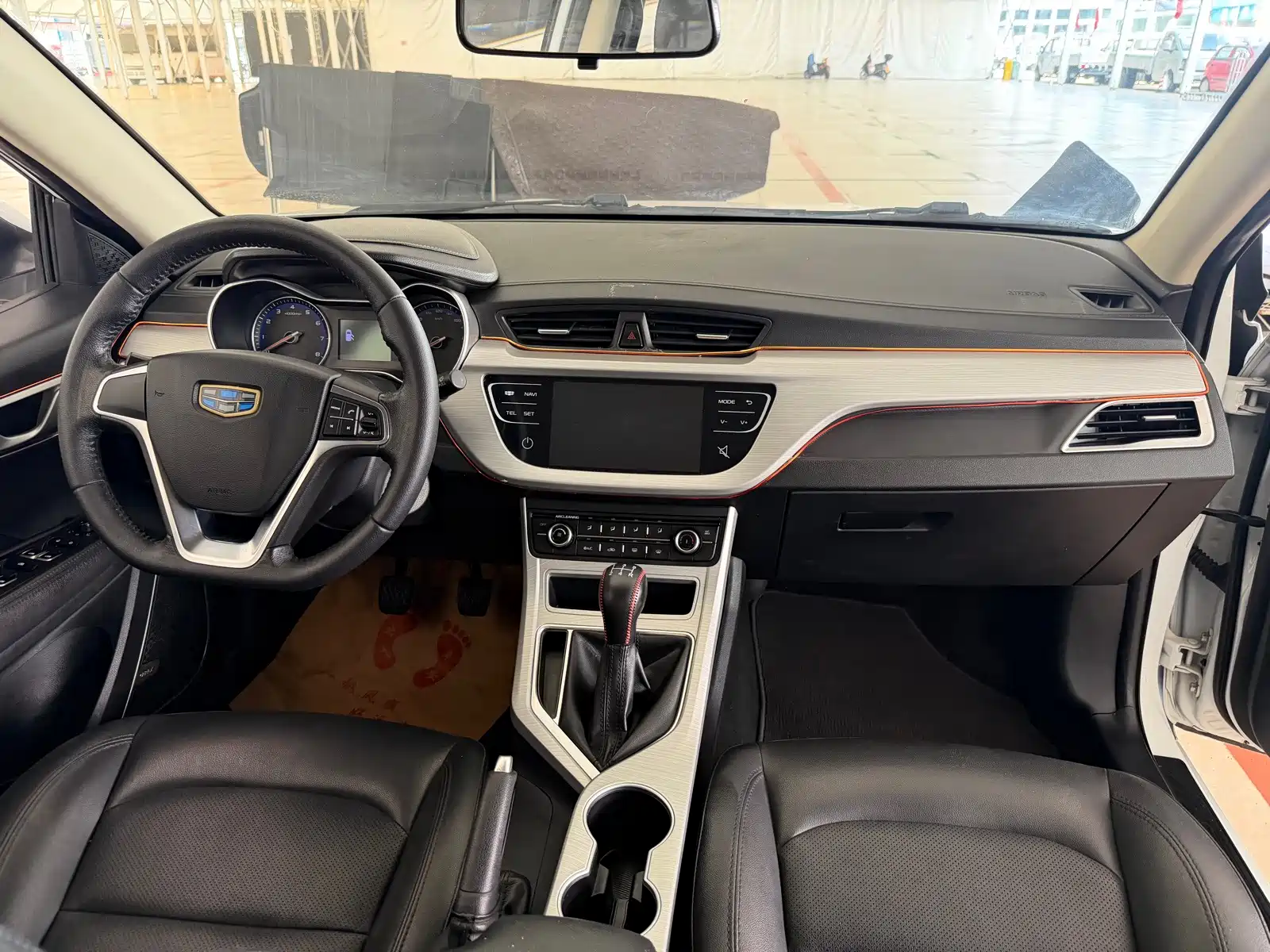 Фото 19 - Geely Vision