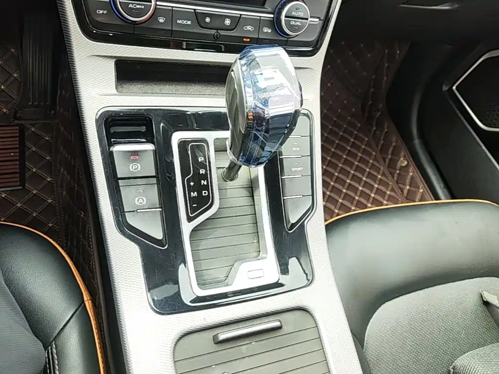 Фото 14 - Geely Emgrand GL