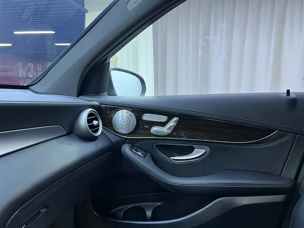 Mercedes-Benz GLC 2018 GLC 260 4MATIC Luxury фото 18