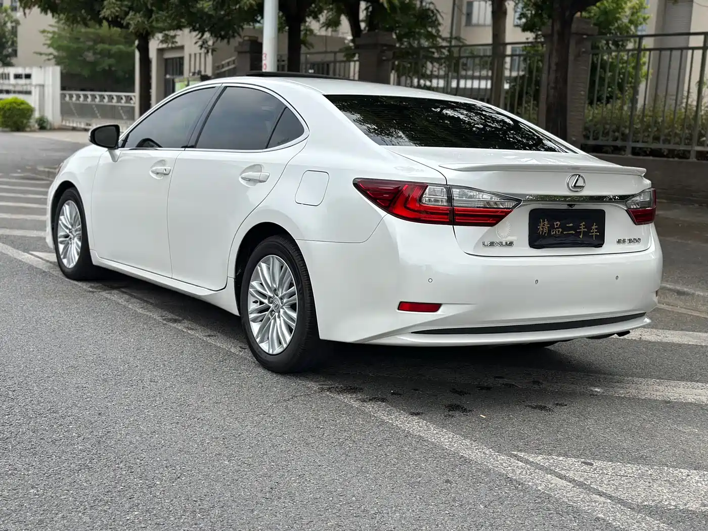 Lexus ES 2015 200 Elite Edition фото 14