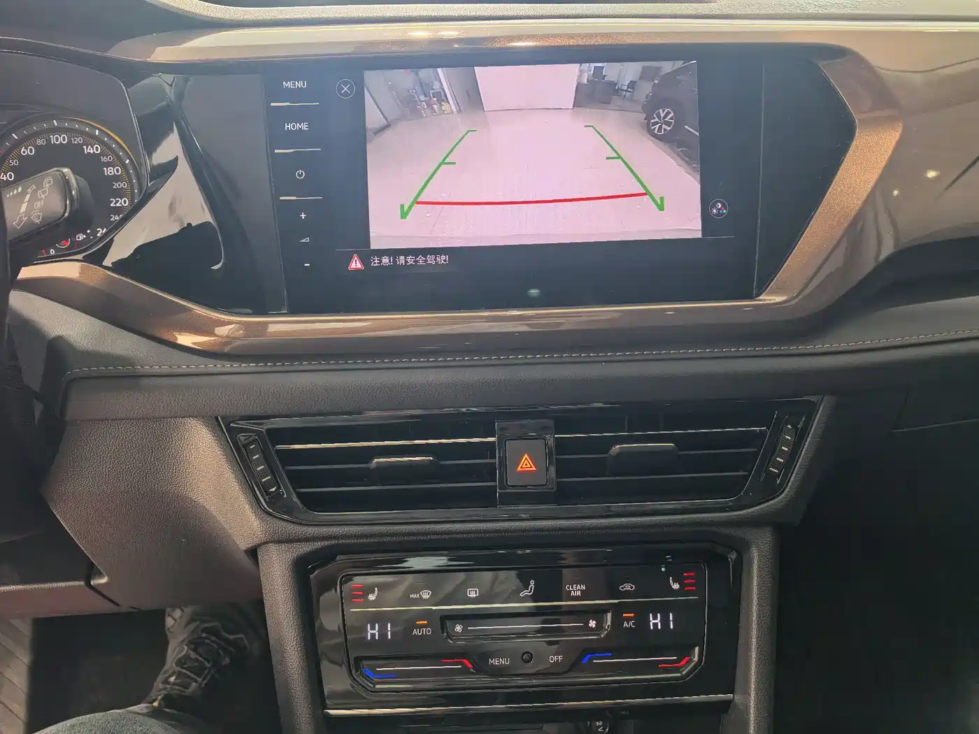 Volkswagen Tharu 2022 280TSI FWD Luxury Edition фото 11
