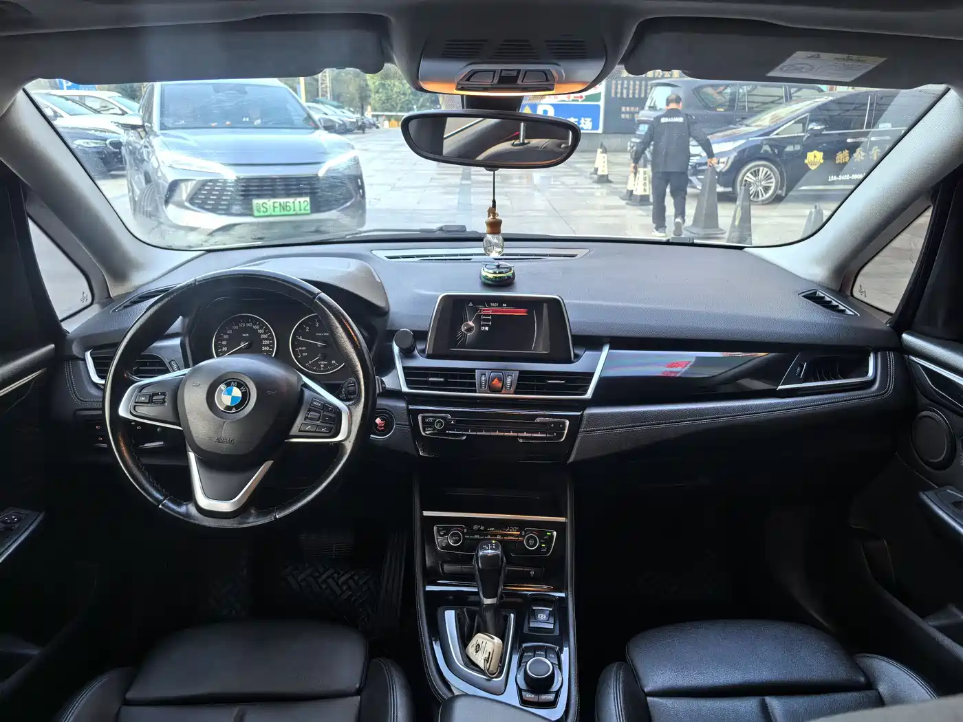 BMW 2 Series Touring 2016 218i Sport Design Package фото 5