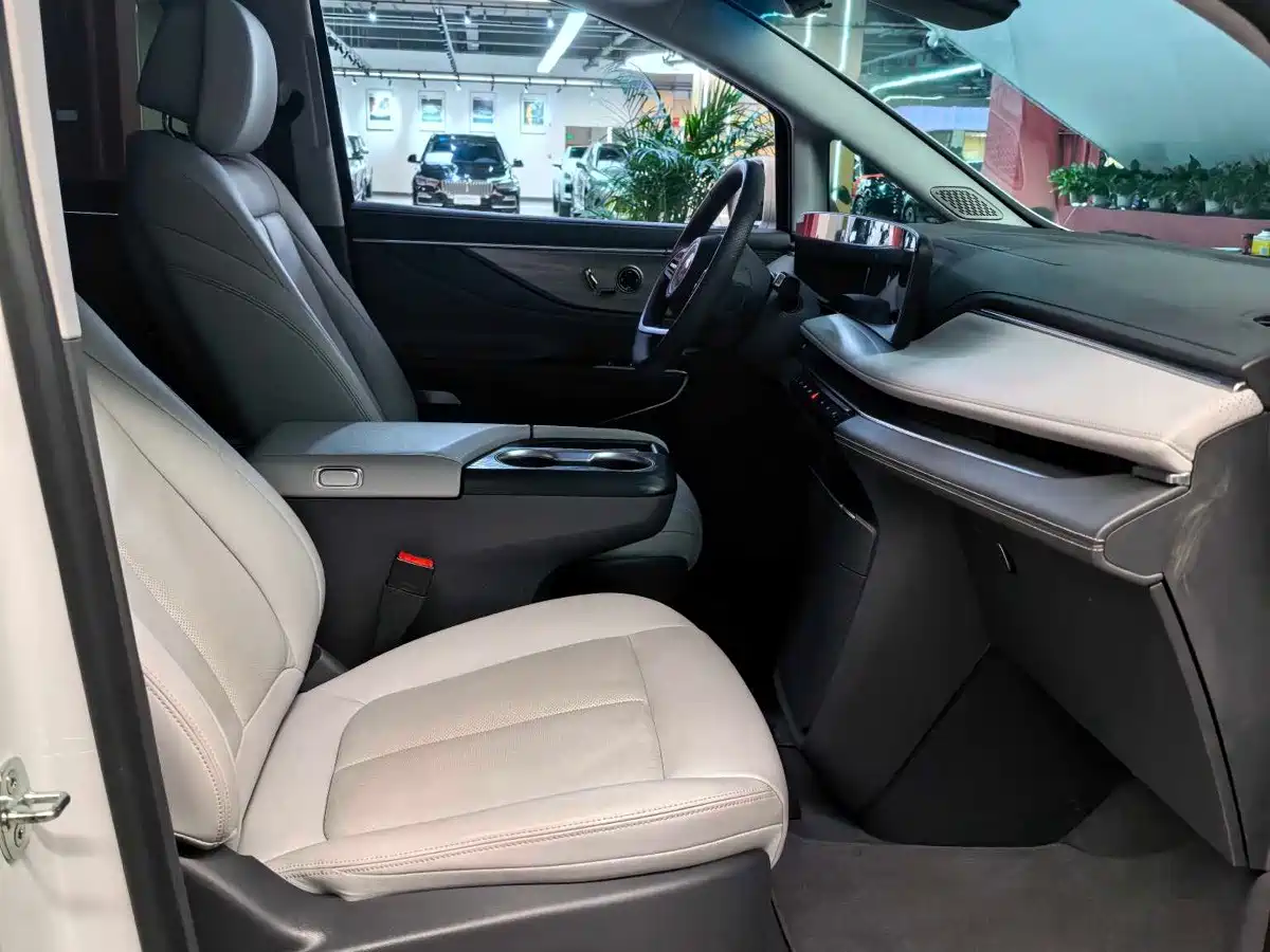 Photo 4 - Buick GL8