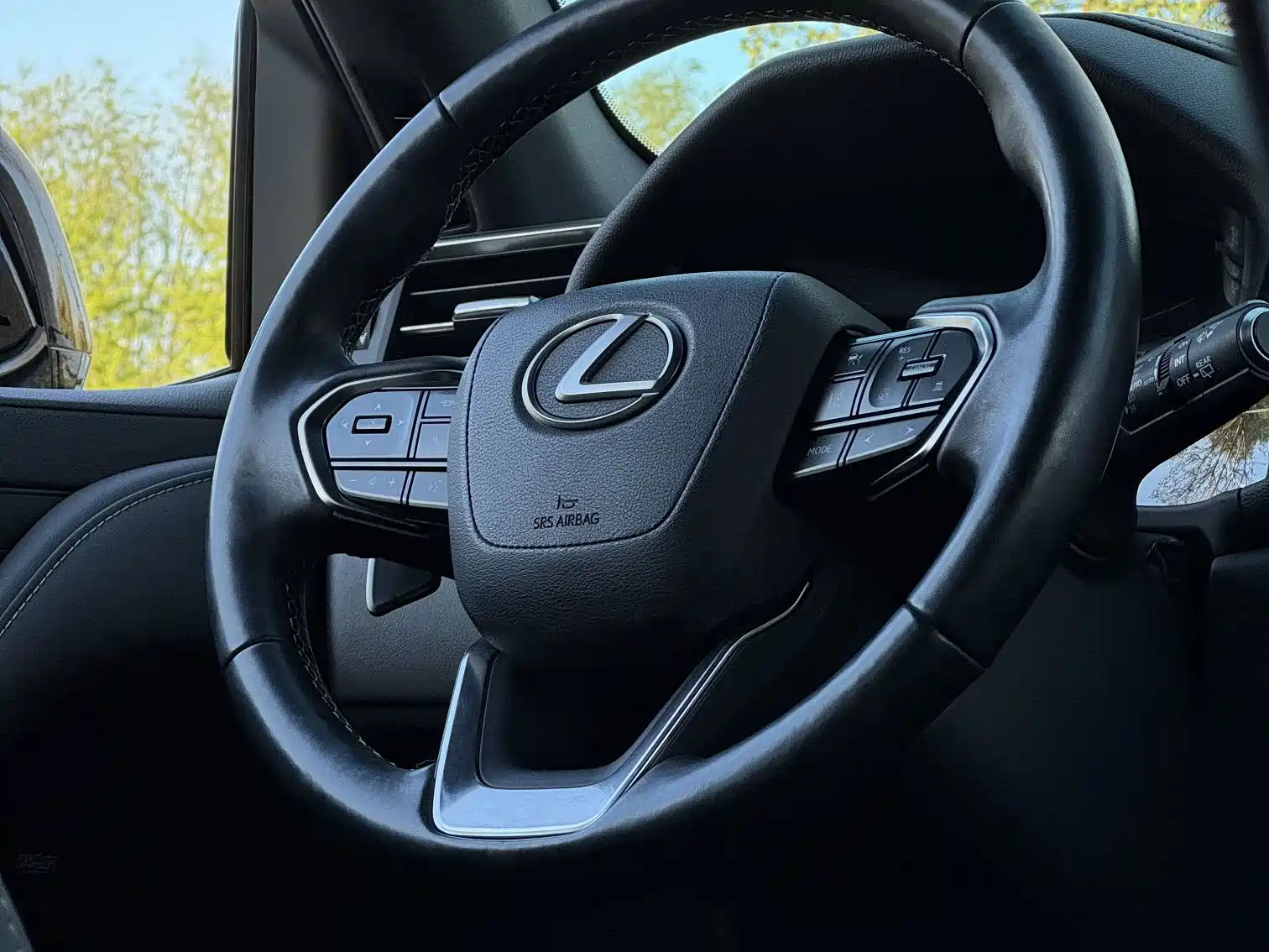 Фото 21 - Lexus LX