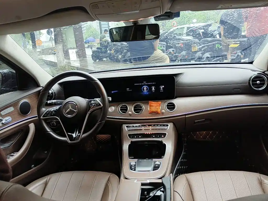 Mercedes-Benz E-Class, миниатюра 11