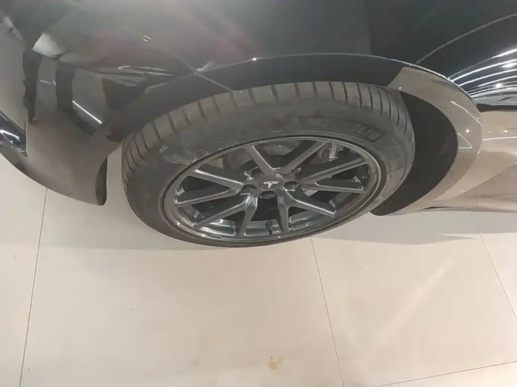 Фото 23 - Tesla Model 3