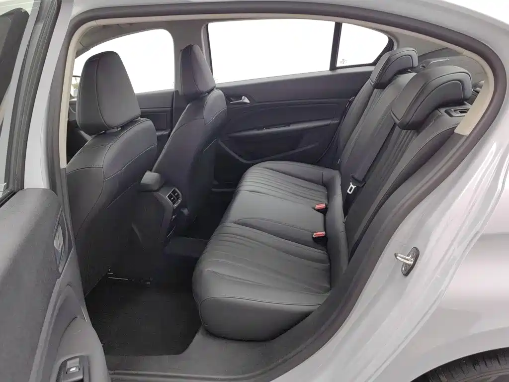 Photo 15 - Peugeot 408
