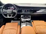 Photo 5 - Audi RS Q8