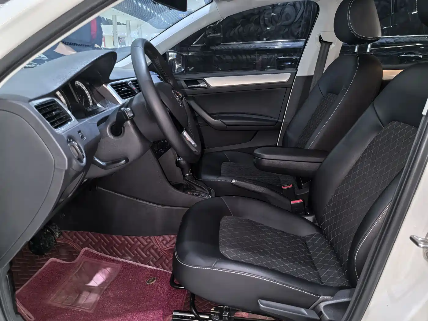 Škoda Rapid 2018 1.6L Automatic Comfort Edition фото 8
