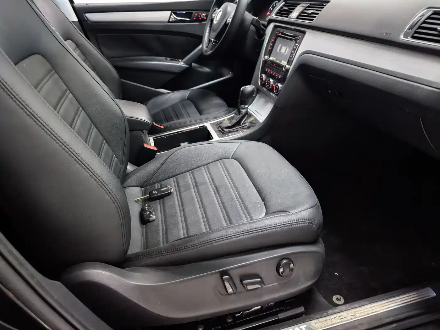 Volkswagen Passat 2014 1.8TSI DSG Executive Edition фото 14