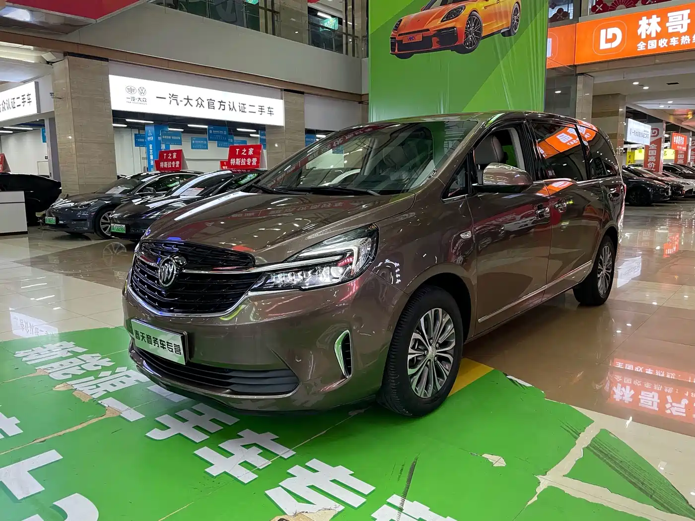 Фото 2 - Buick GL8