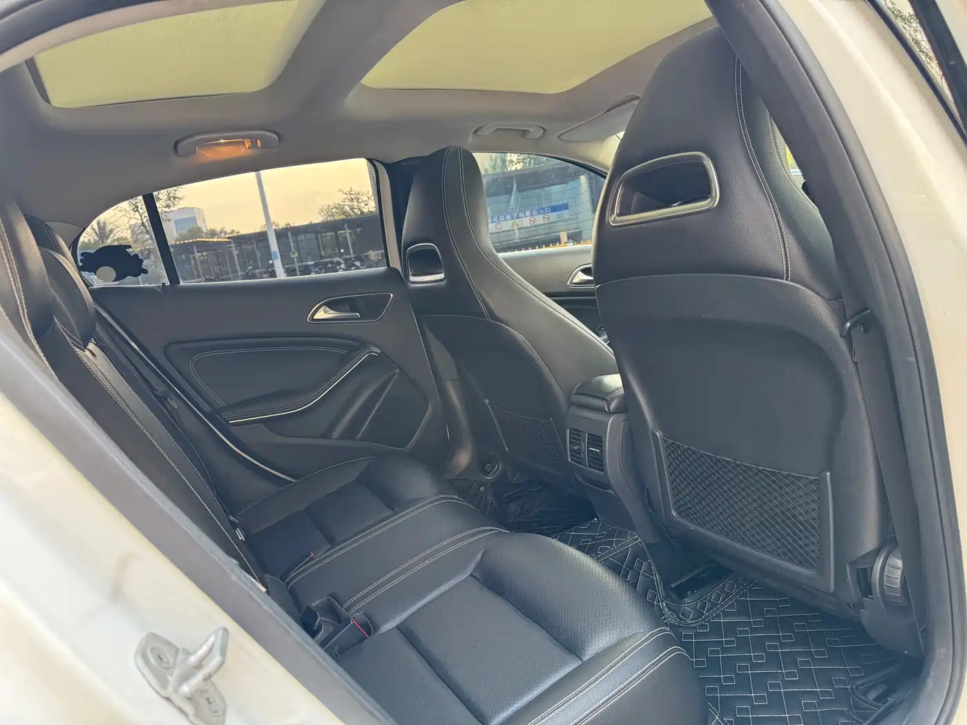 Mercedes-Benz GLA 2017 GLA 200 Dynamic фото 12