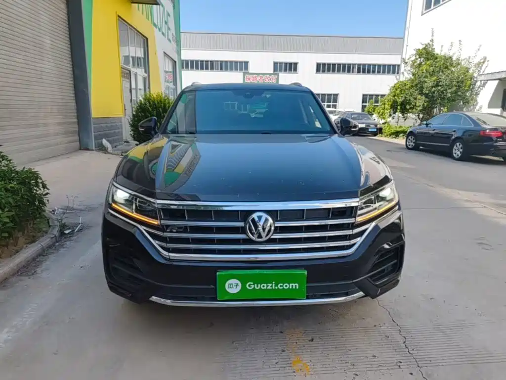 Фото 3 - Volkswagen Touareg