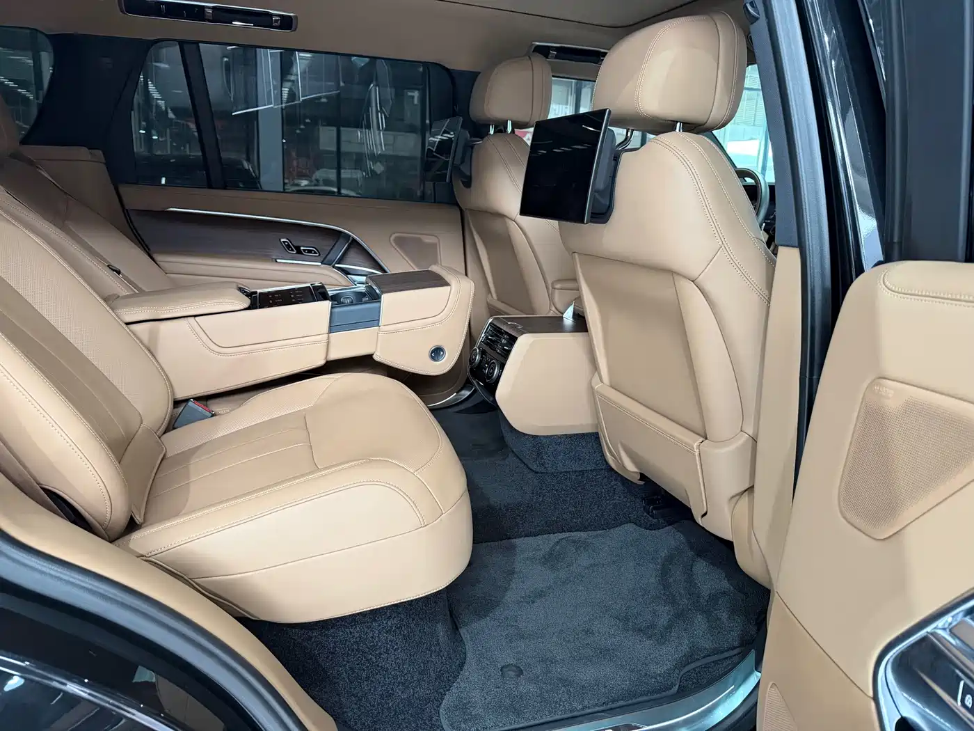 Photo 8 - Land Rover Range Rover