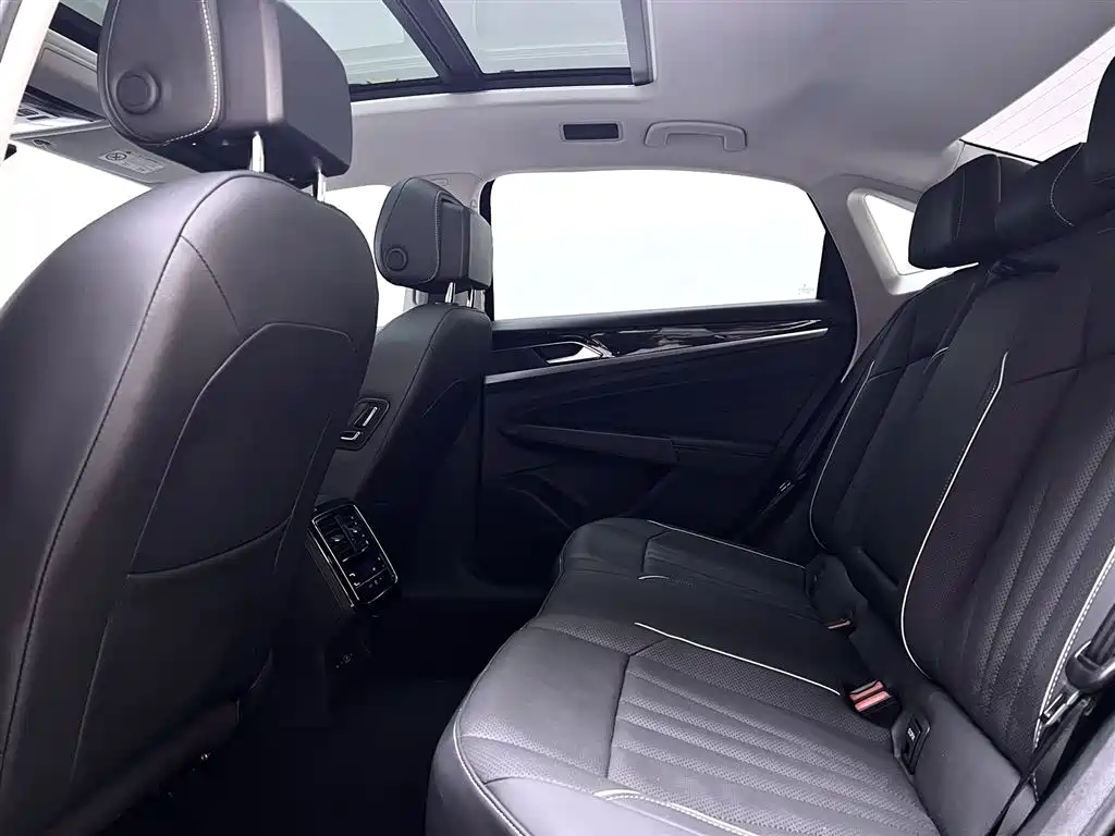 Volkswagen Passat 2024 330TSI Starlight Elite Edition фото 20