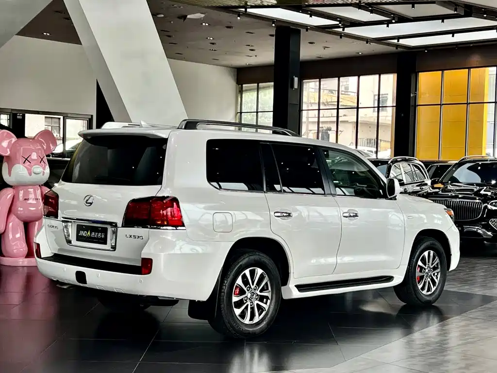 Фото 10 - Lexus LX