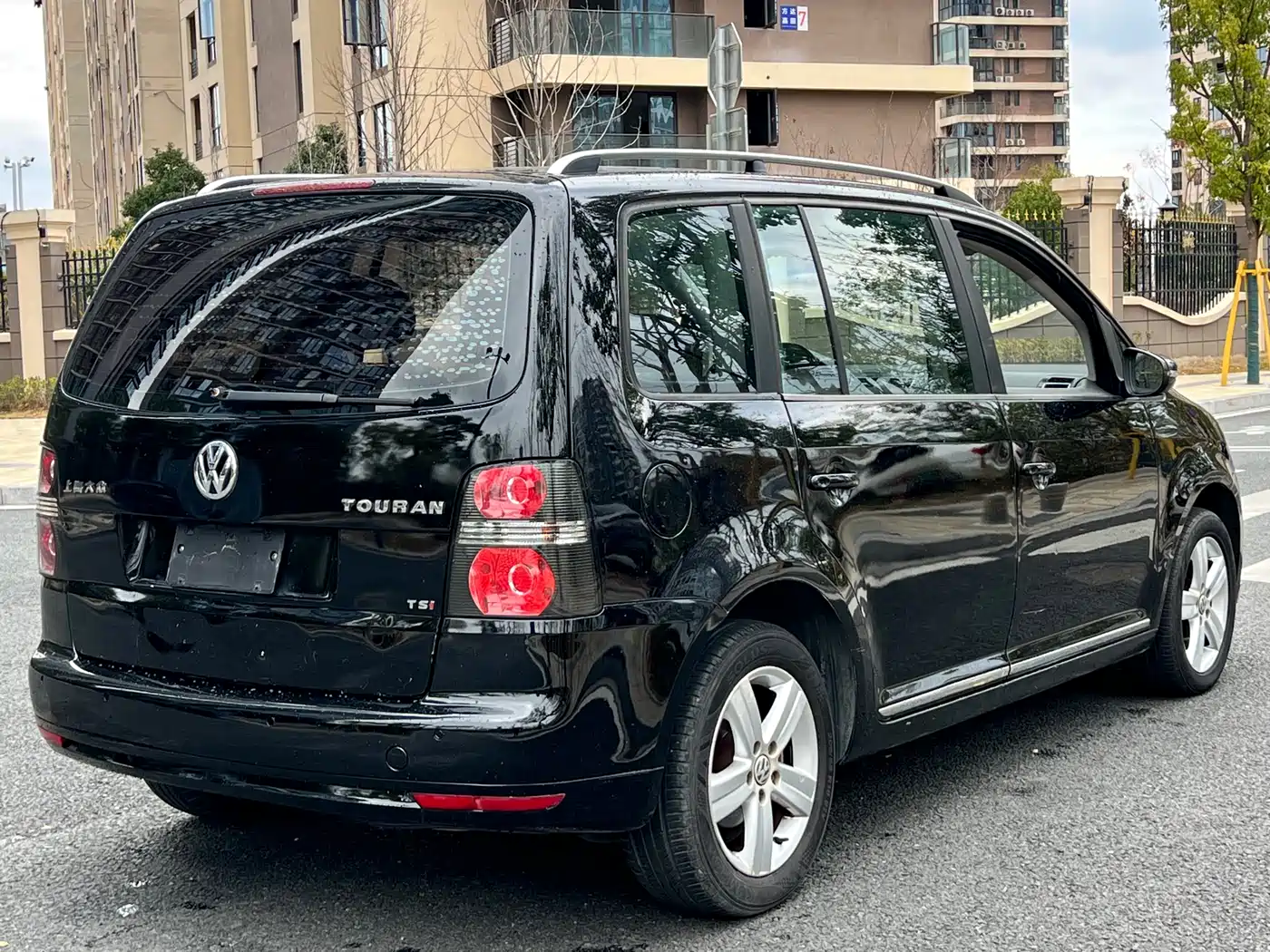 Volkswagen Touran 2015 1.4T DSG Comfort Edition 5-seater фото 5