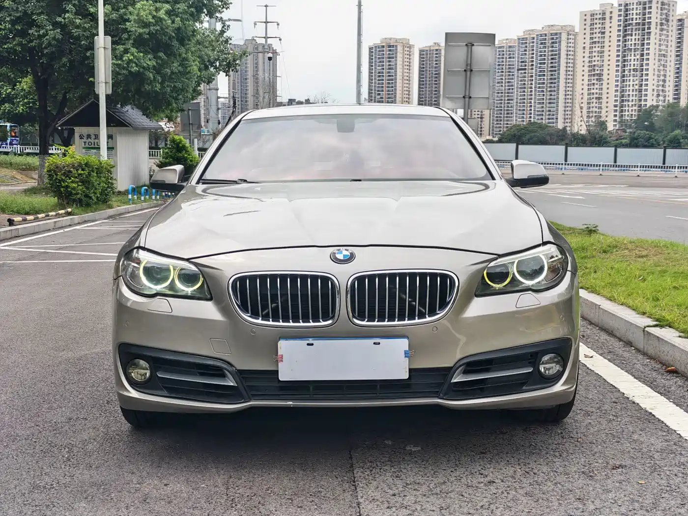 Photo 2 - BMW 5 Series