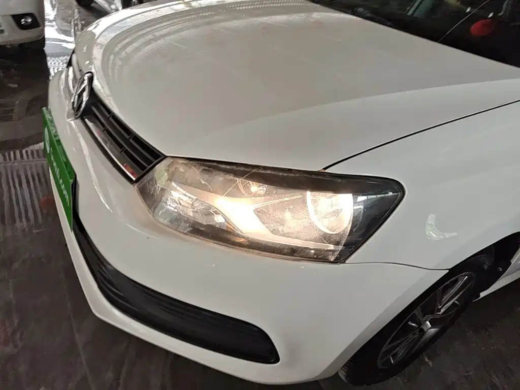 Volkswagen Polo 2016 1.4L Automatic Trend фото 24