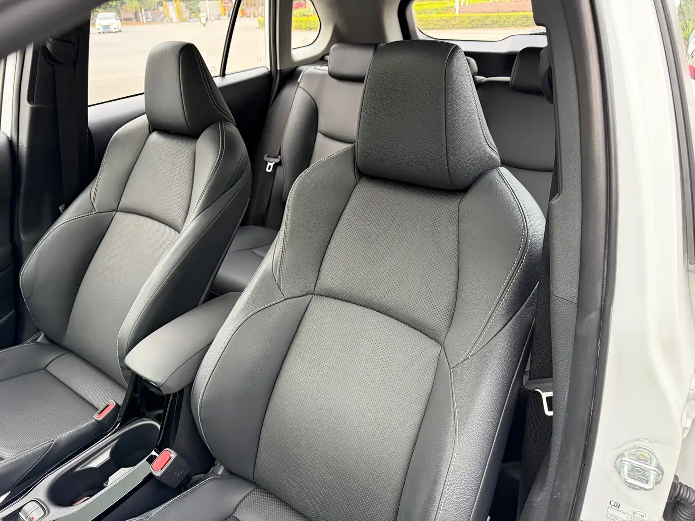 Toyota Frontlander 2022 2.0L CVT Luxury PLUS Edition фото 12