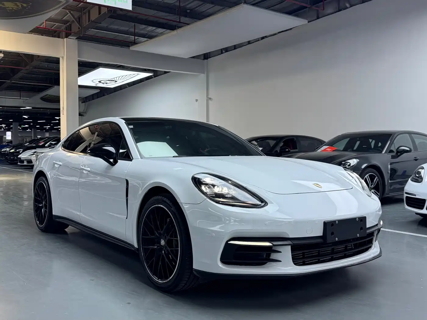 Porsche Panamera 2017 Panamera 3.0T фото 3