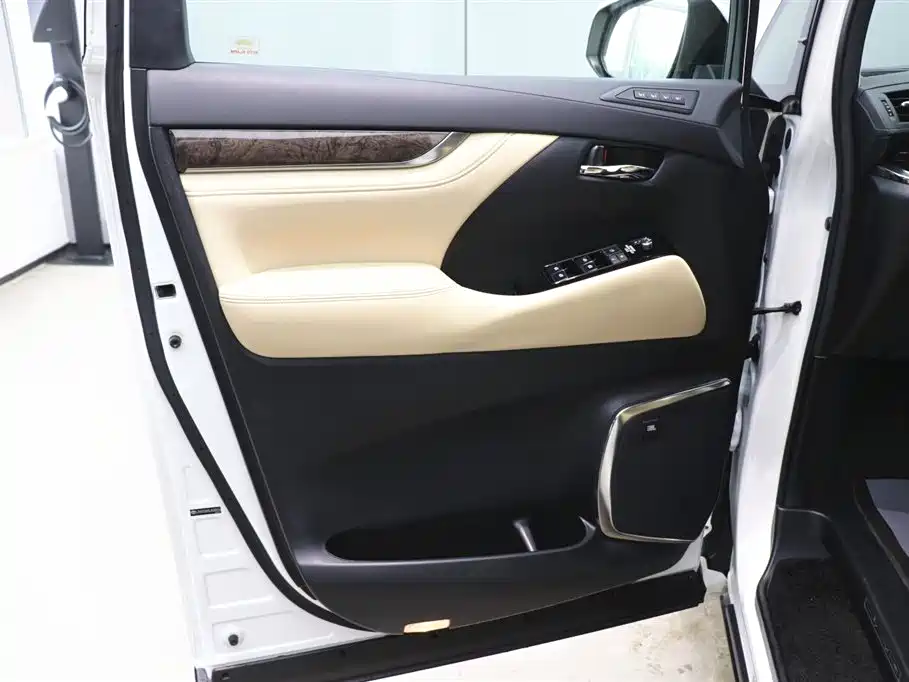 Toyota Vellfire 2020 Twin Engine 2.5L HV Premium Edition фото 10