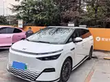 Фото 1 - XPeng X9