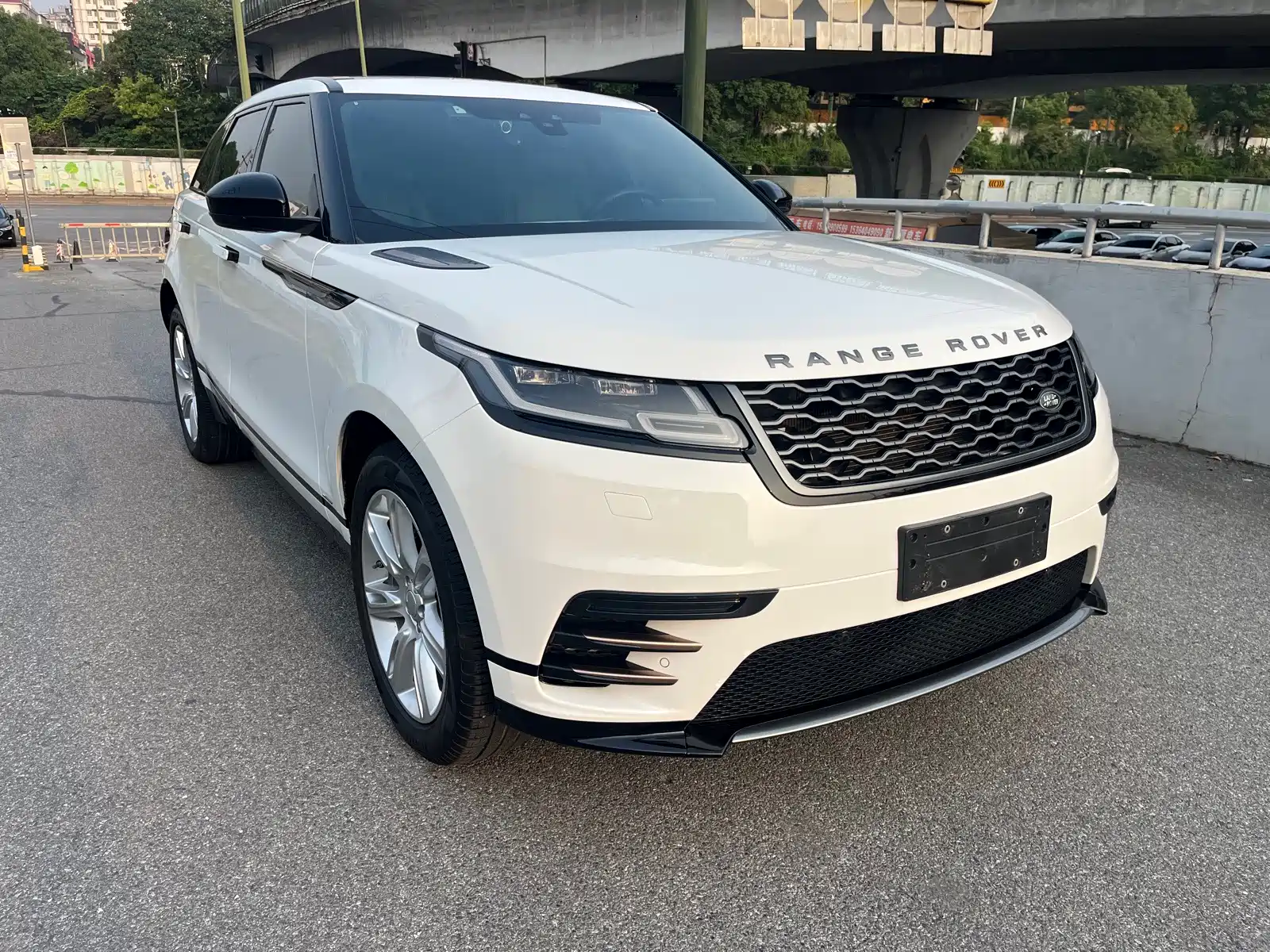 Фото 3 - Land Rover Range Rover Velar