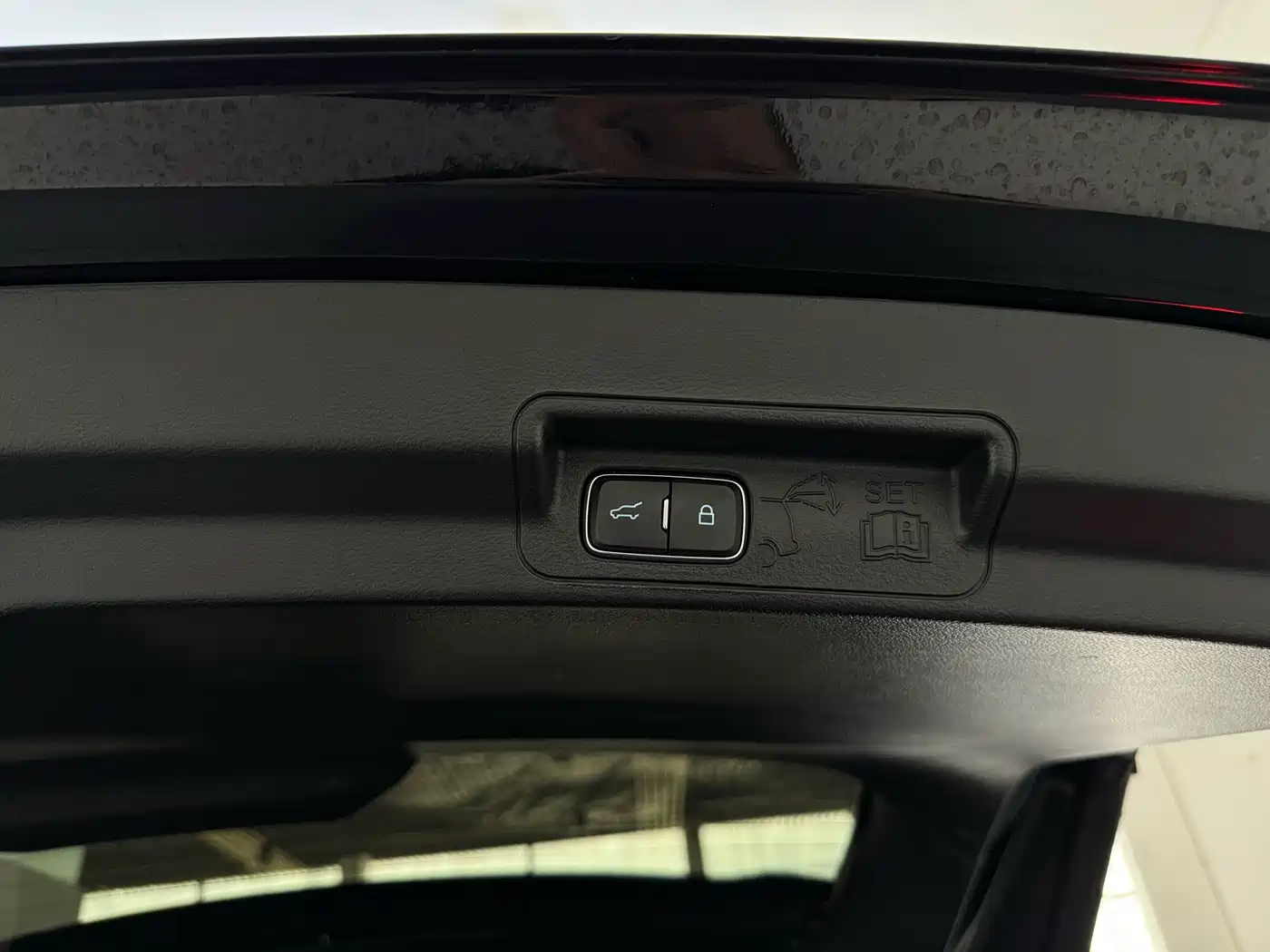 Photo 19 - Ford Explorer