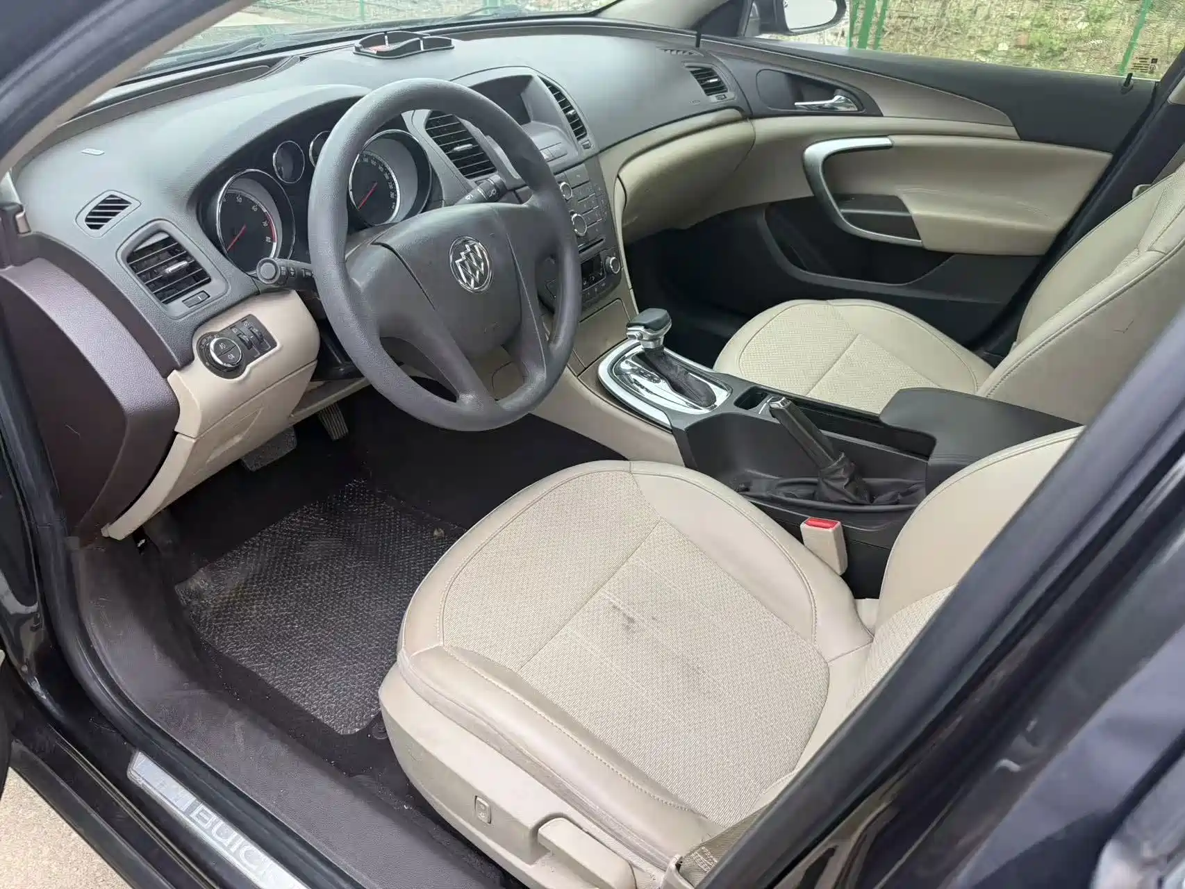 Photo 6 - Buick Regal