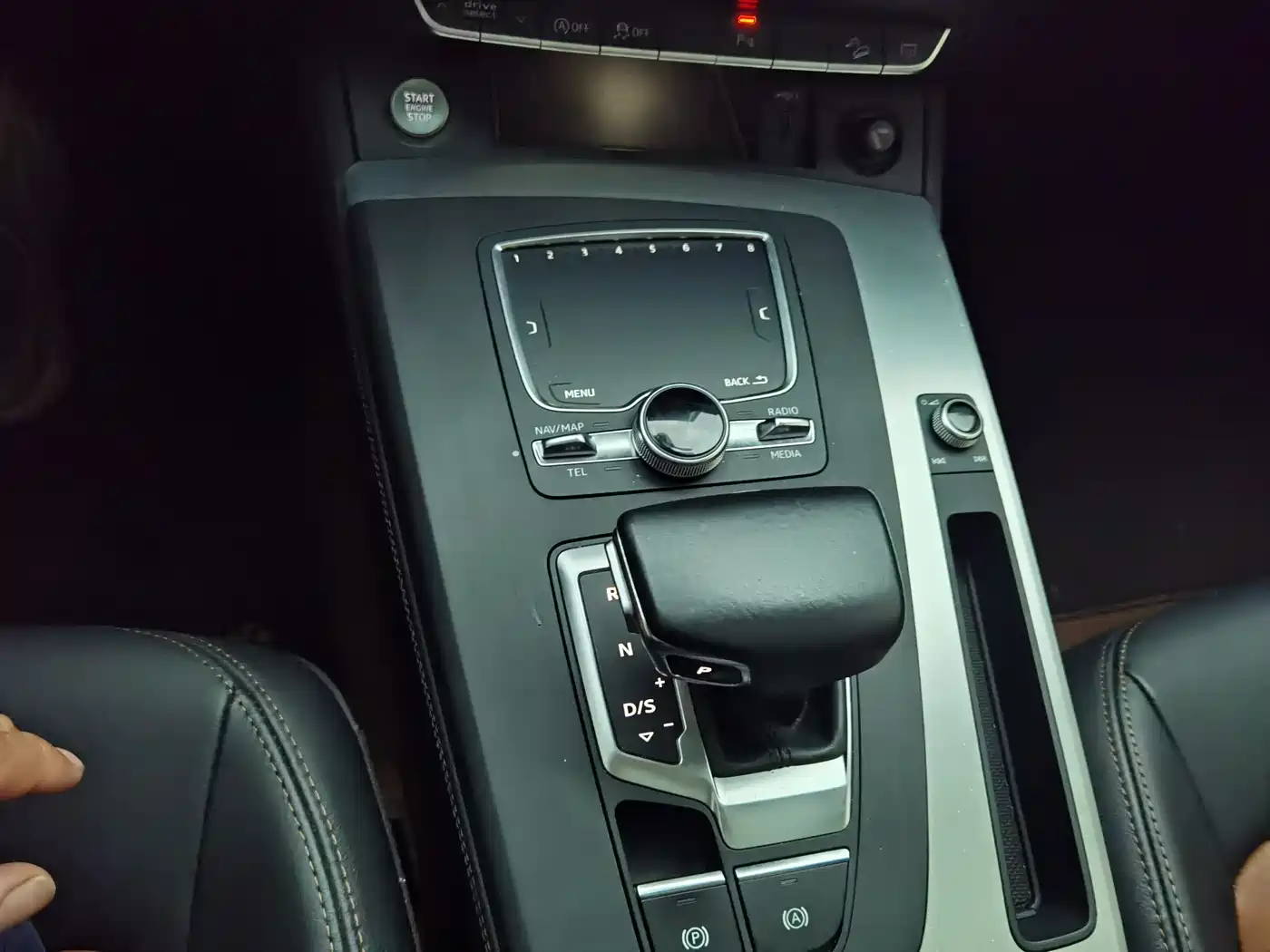 Audi Q5L 2020 Facelift 40 TFSI Honor Fashion фото 8