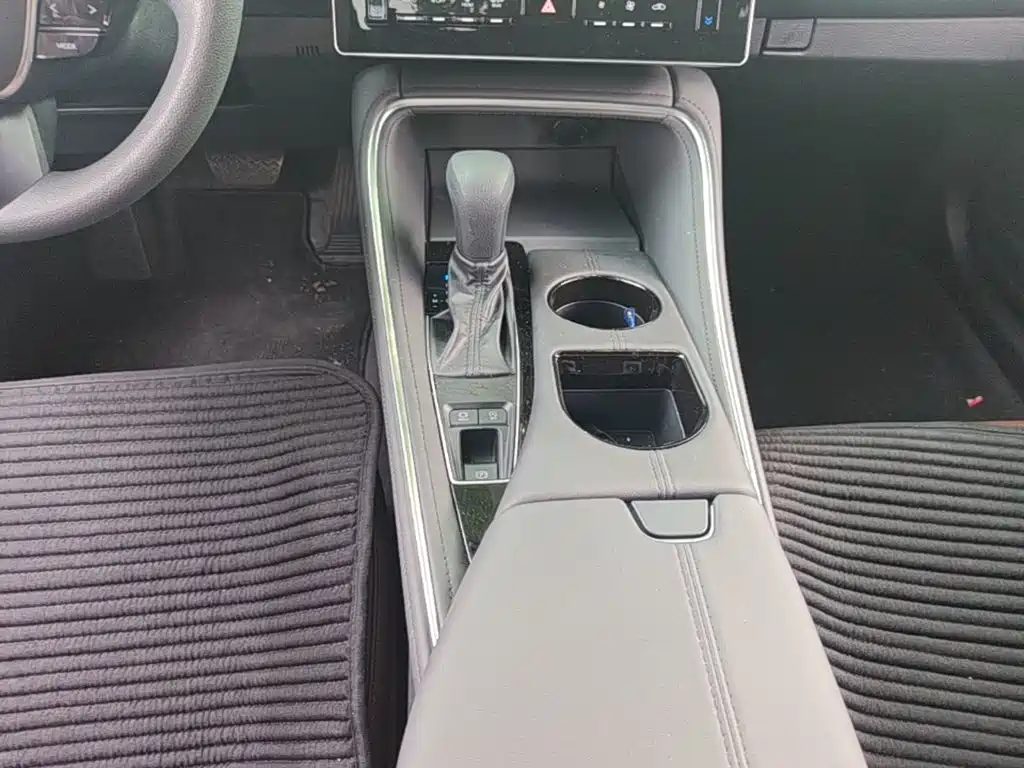 Toyota Avalon 2025 2024 Model 2.0L Progressive Edition