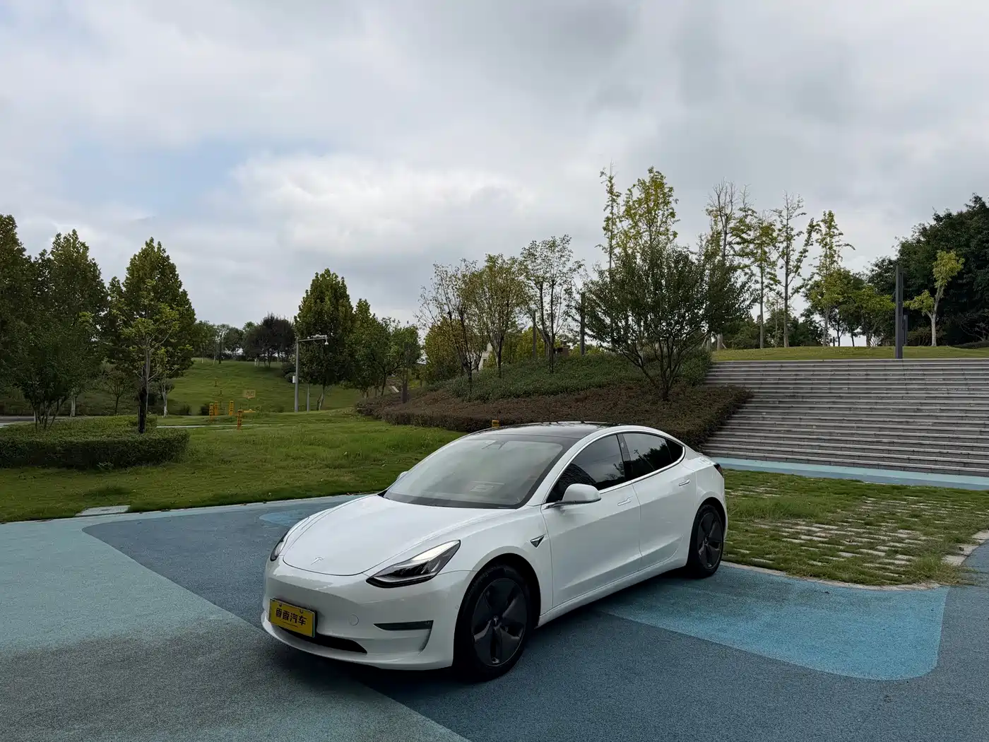 Tesla Model 3 (Import) 2019 2019 Long Range All-Wheel Drive Edition