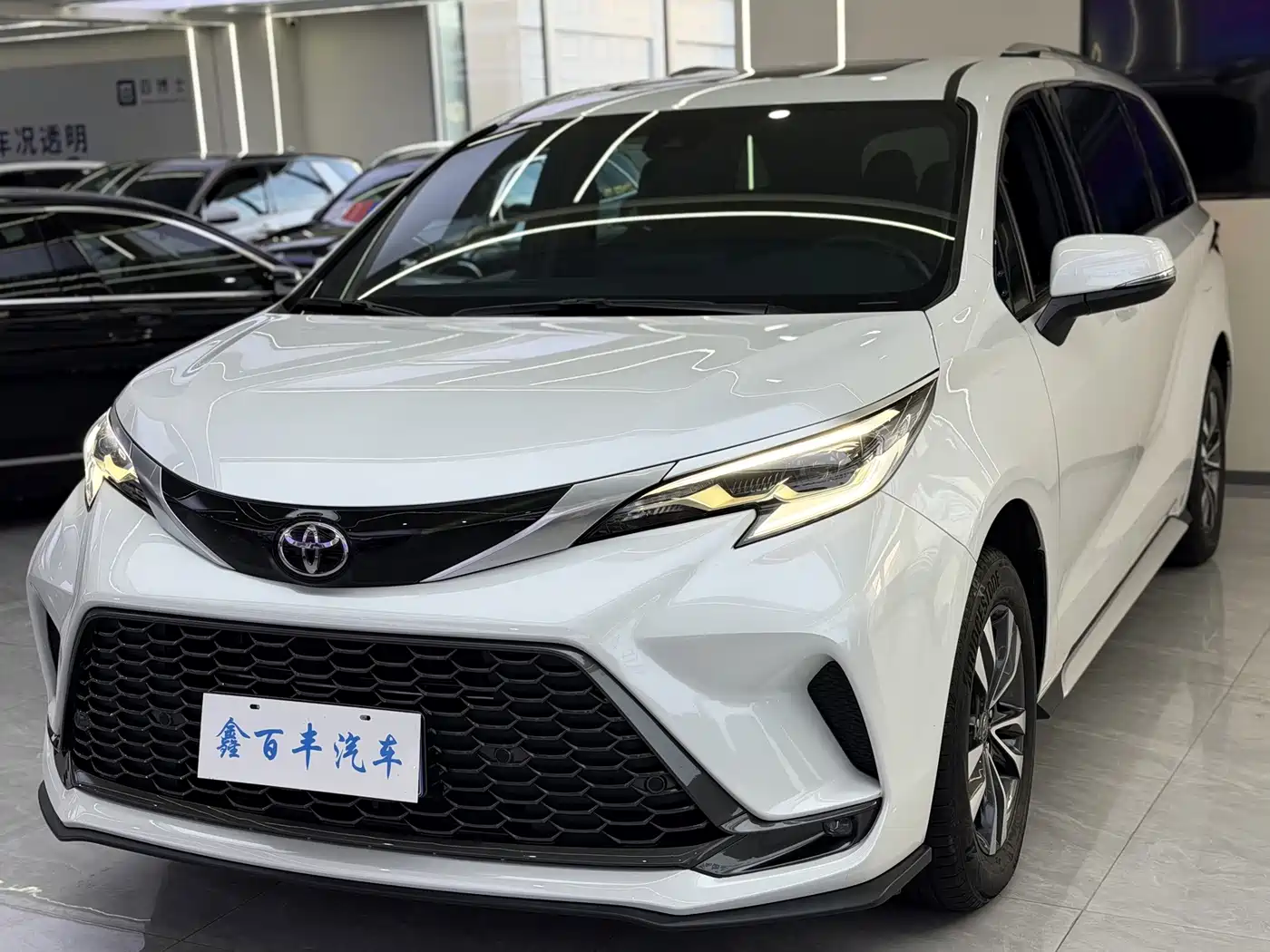 Toyota Granvia 2024 2.5L Hybrid Luxury