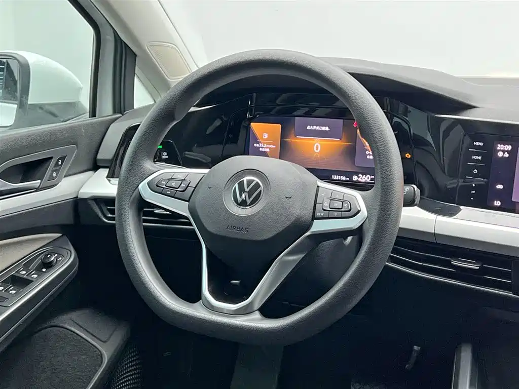 Volkswagen Golf 2023 Model 200TSI DSG фото 20