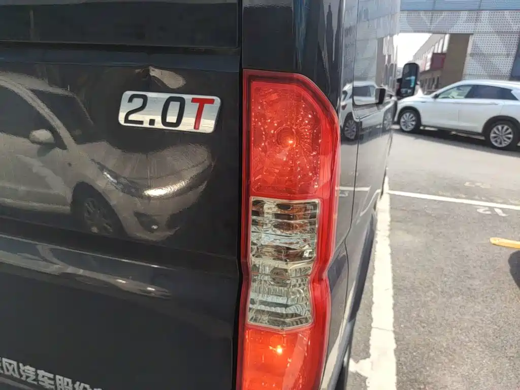 Dongfeng Yufeng Yufeng 2023 2023 V9+ 2.0T Manual FWD Multi-purpose Medium Wheelbase Medium Roof 7/8/9 Seater