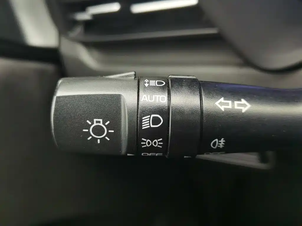 Фото 21 - Geely Vision X3