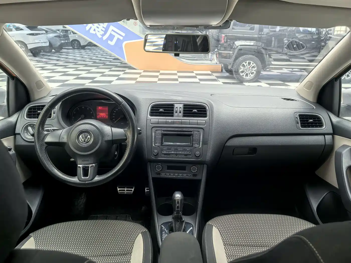 Volkswagen Polo 2012 1.6L Cross Polo AT фото 11