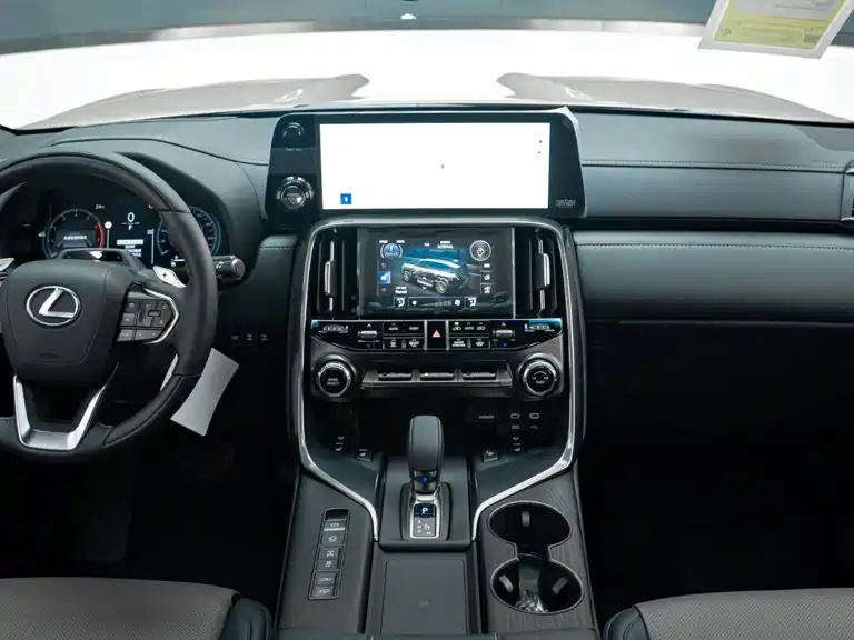 Photo 9 - Lexus LX