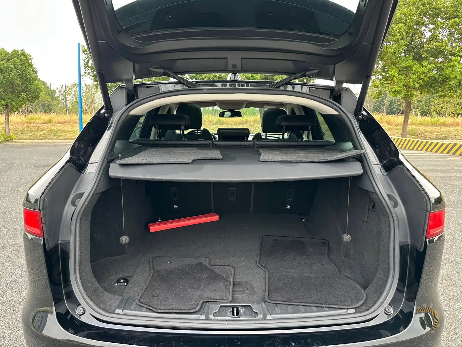 Фото 23 - Jaguar F-PACE