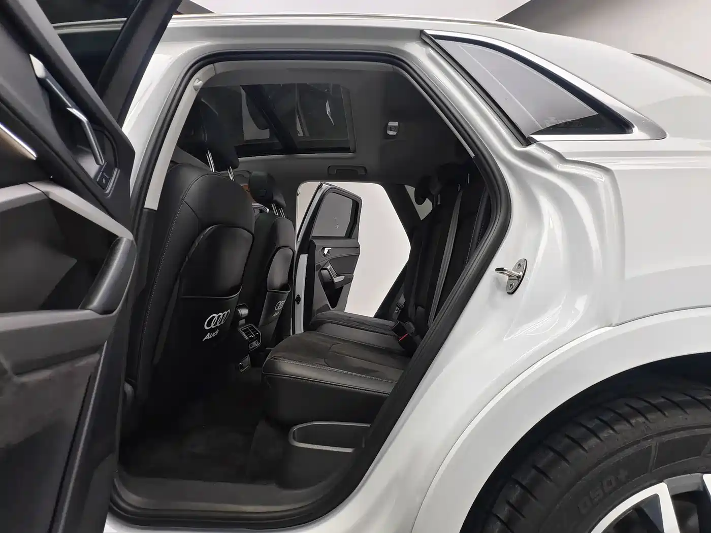 Audi Q3 2023 35 TFSI Progressive Dynamic (1.4T) фото 8