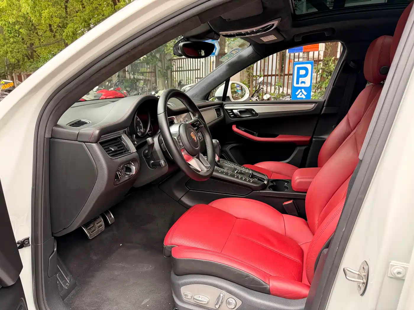 Porsche Macan 2017 Macan Turbo 3.6T фото 24