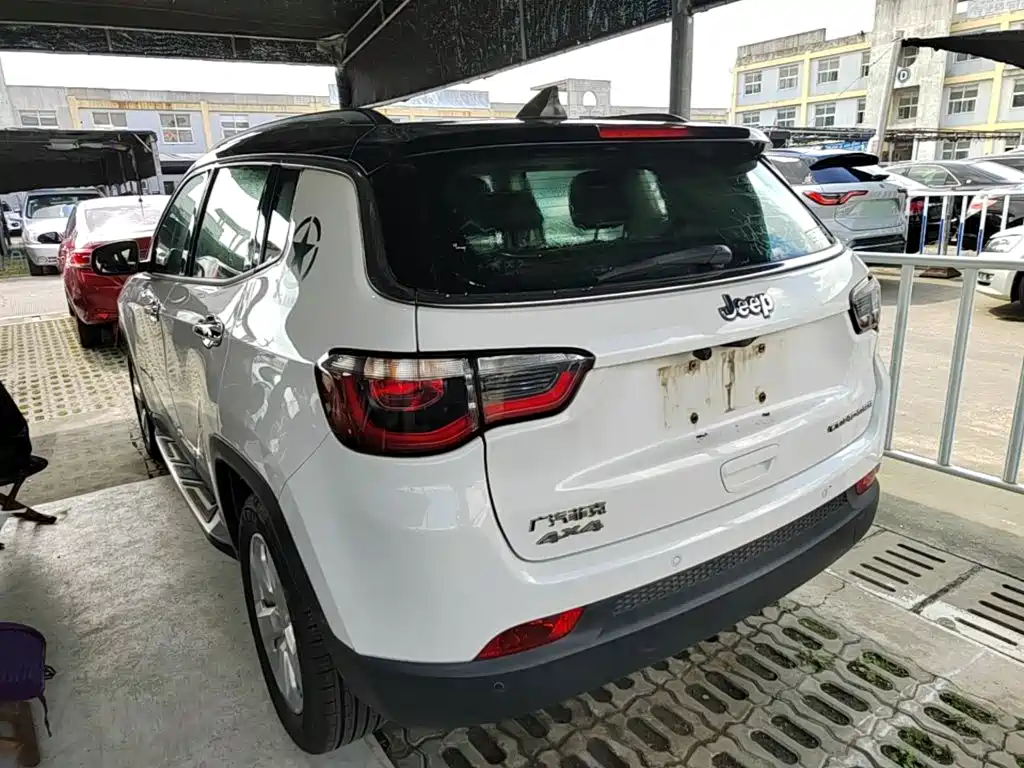 Фото 5 - Jeep Compass
