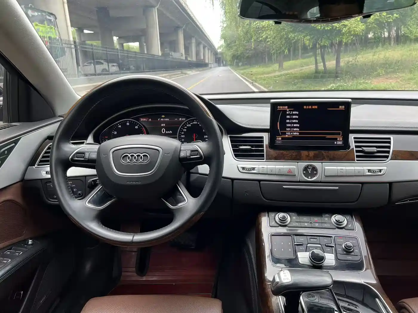 Photo 17 - Audi A8